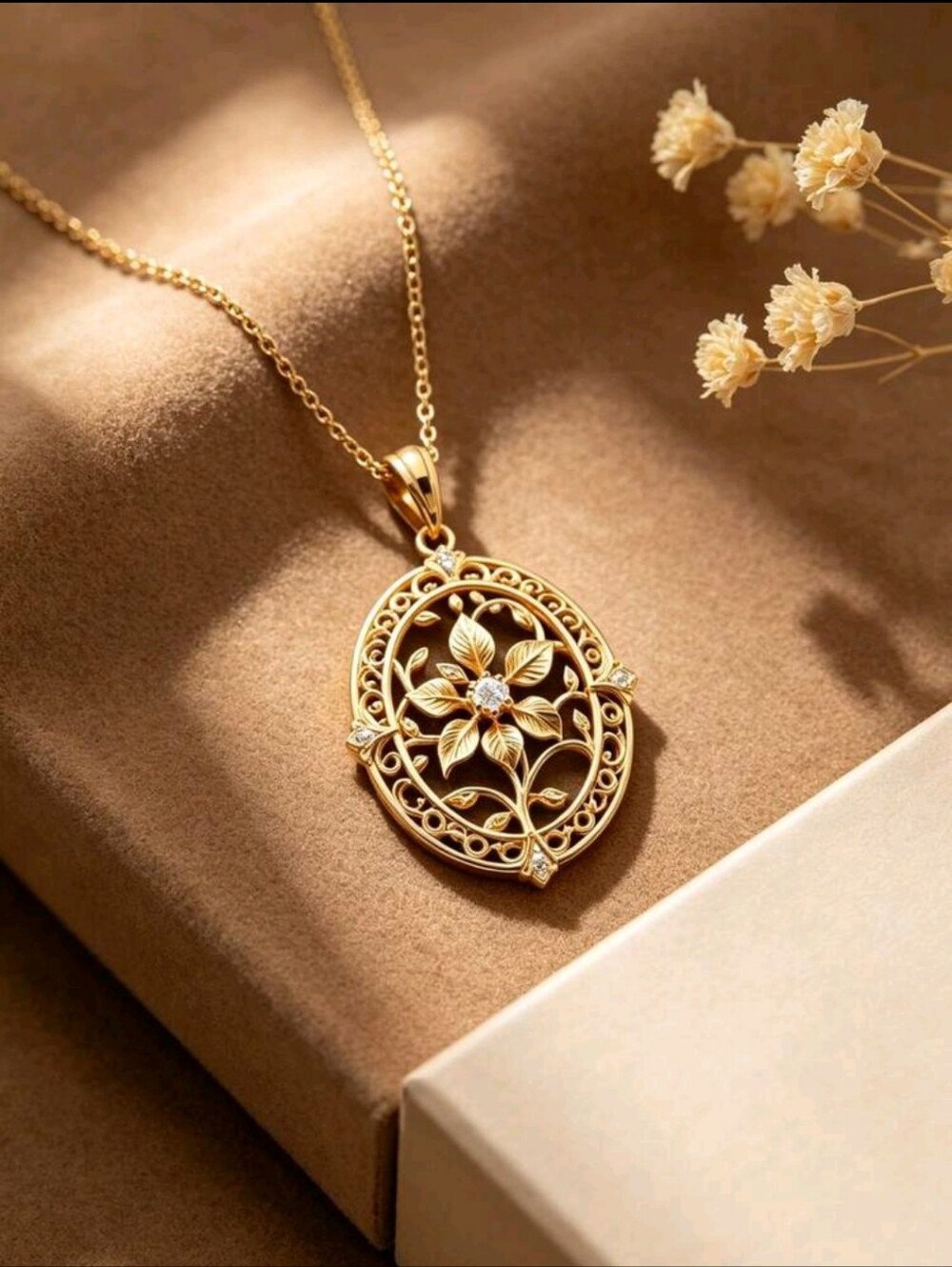 BRAND NEW ** Gold Floral Filigree Pendant Necklace